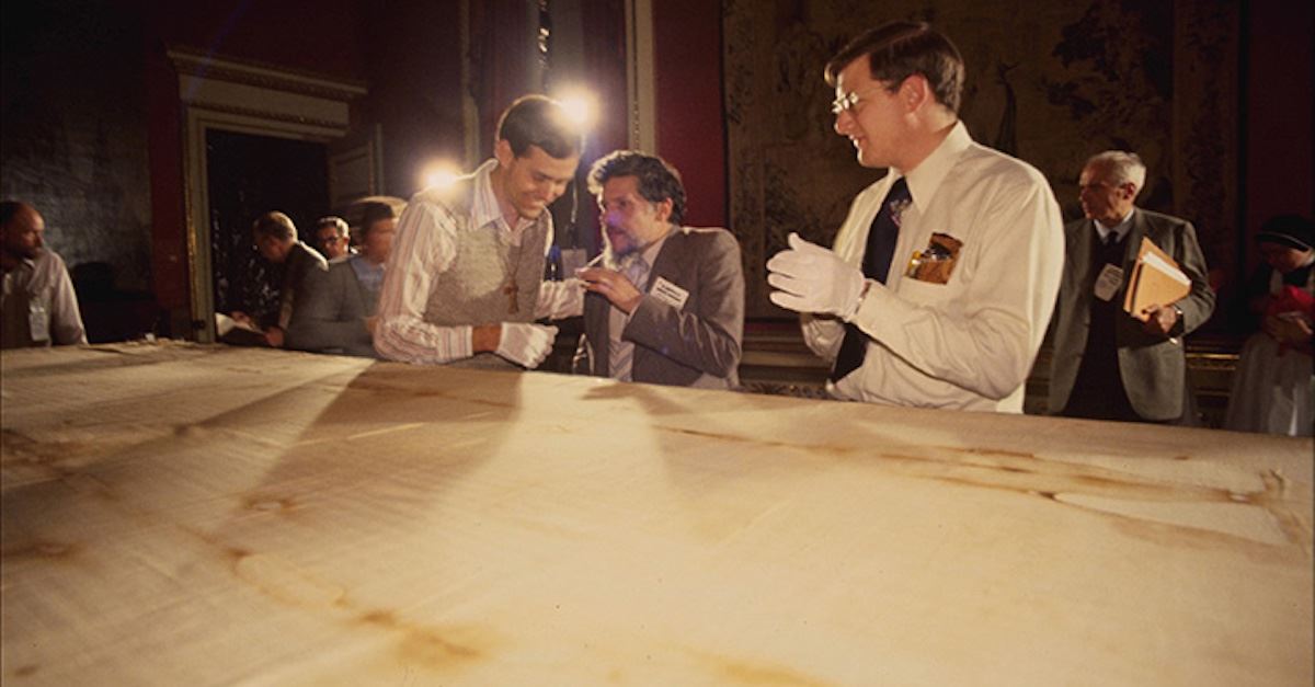 STURP Team looking at shroud